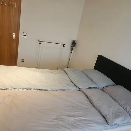 Gemuetliche 2-zimmer-ferienwohnung Mit Wohnzimmer, Dusche & Kueche, Schlafzimmer *