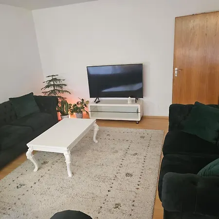 Gemuetliche 2-zimmer-ferienwohnung Mit Wohnzimmer, Dusche & Kueche, Schlafzimmer *