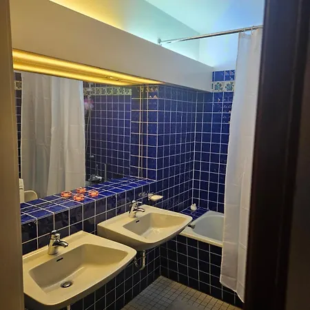 Gemuetliche 2-zimmer-ferienwohnung Mit Wohnzimmer, Dusche & Kueche, Schlafzimmer 公寓 *
