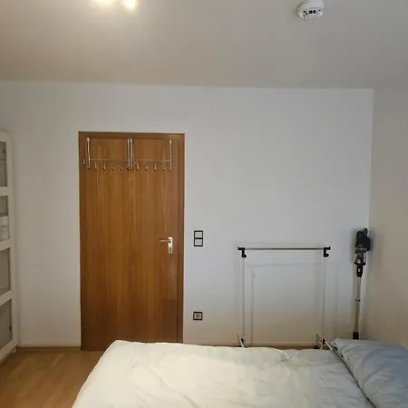 Gemuetliche 2-zimmer-ferienwohnung Mit Wohnzimmer, Dusche & Kueche, Schlafzimmer *