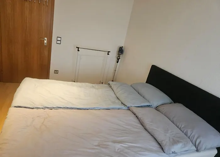 Gemuetliche 2-zimmer-ferienwohnung Mit Wohnzimmer, Dusche & Kueche, Schlafzimmer *