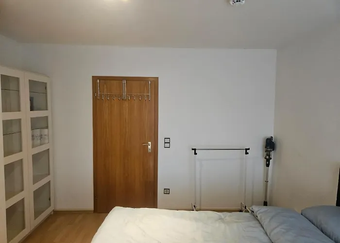 Gemuetliche 2-zimmer-ferienwohnung Mit Wohnzimmer, Dusche & Kueche, Schlafzimmer *